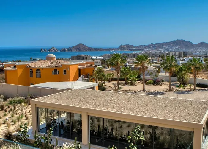 Arch Views 2 Pools 2 Jacuzzis Gym 3 King Beds