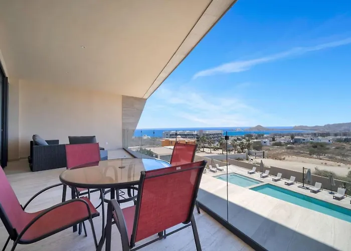 Arch Views 2 Pools 2 Jacuzzis Gym 3 King Beds
