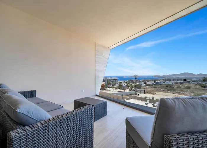 Arch Views 2 Pools 2 Jacuzzis Gym 3 King Beds *
